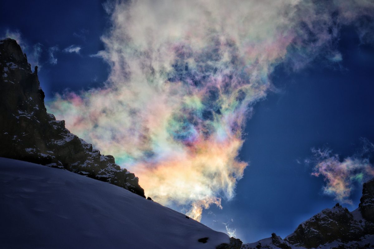 Athabasca-Glacier-Fractured-Rainbow